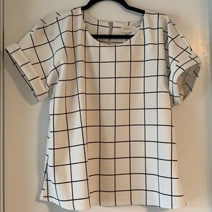 Black and white short sleeve blouse - like new!
